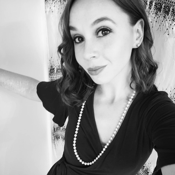 Meet your Posher, Dani - Picture 1 of 3